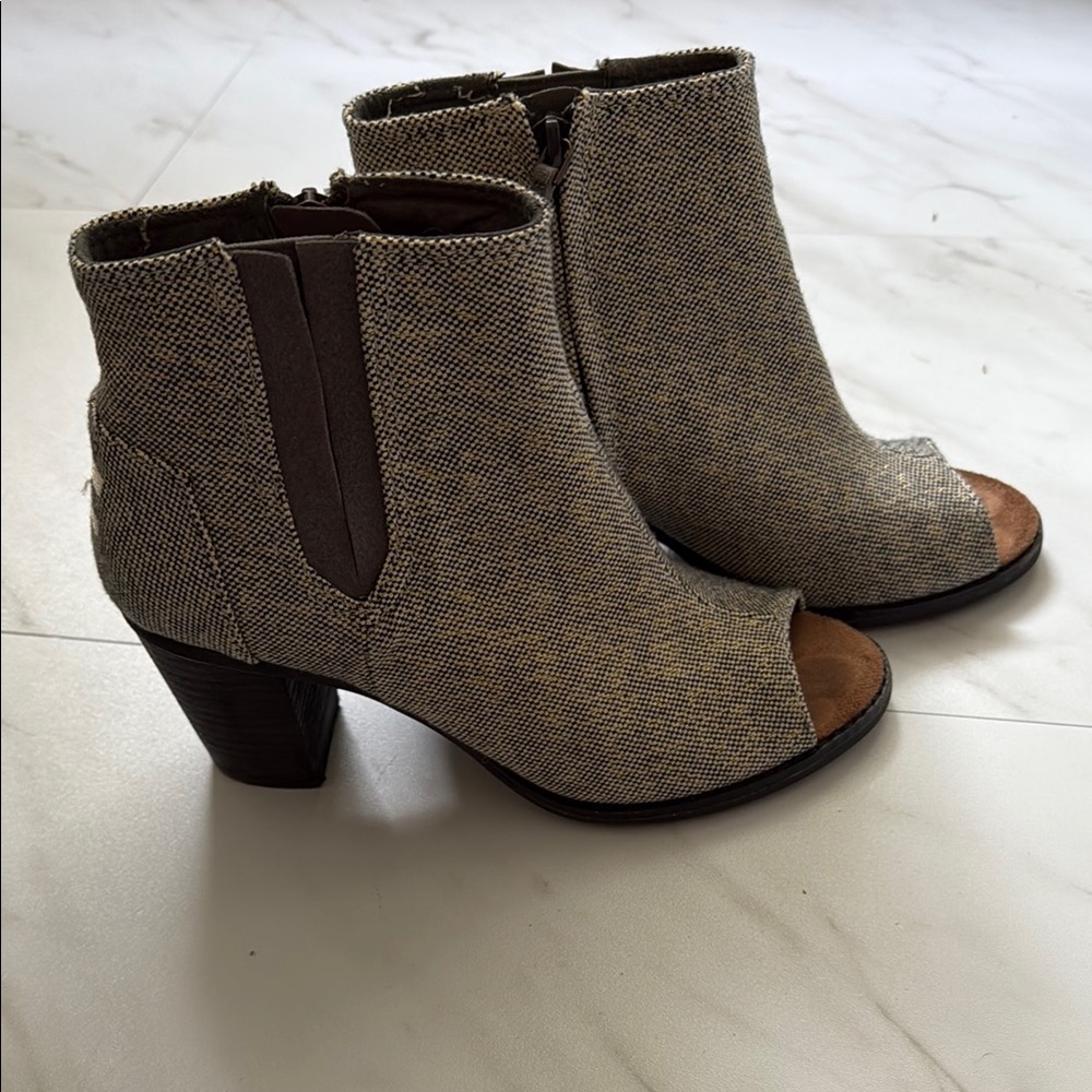 TOMS Women's Grey Sparkle Gold Ankle Boots